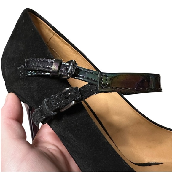 Elegant Black Stiletto Heels - Picture 4 of 11